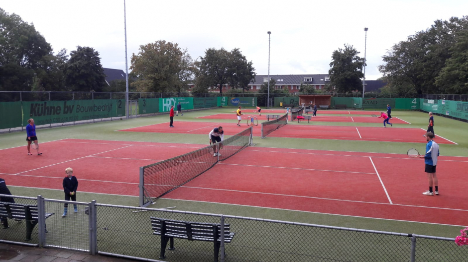 Alle tennisbanen bezet